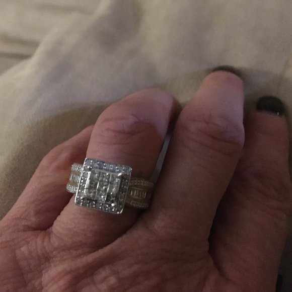 Engement Ring - Picture 5 of 6